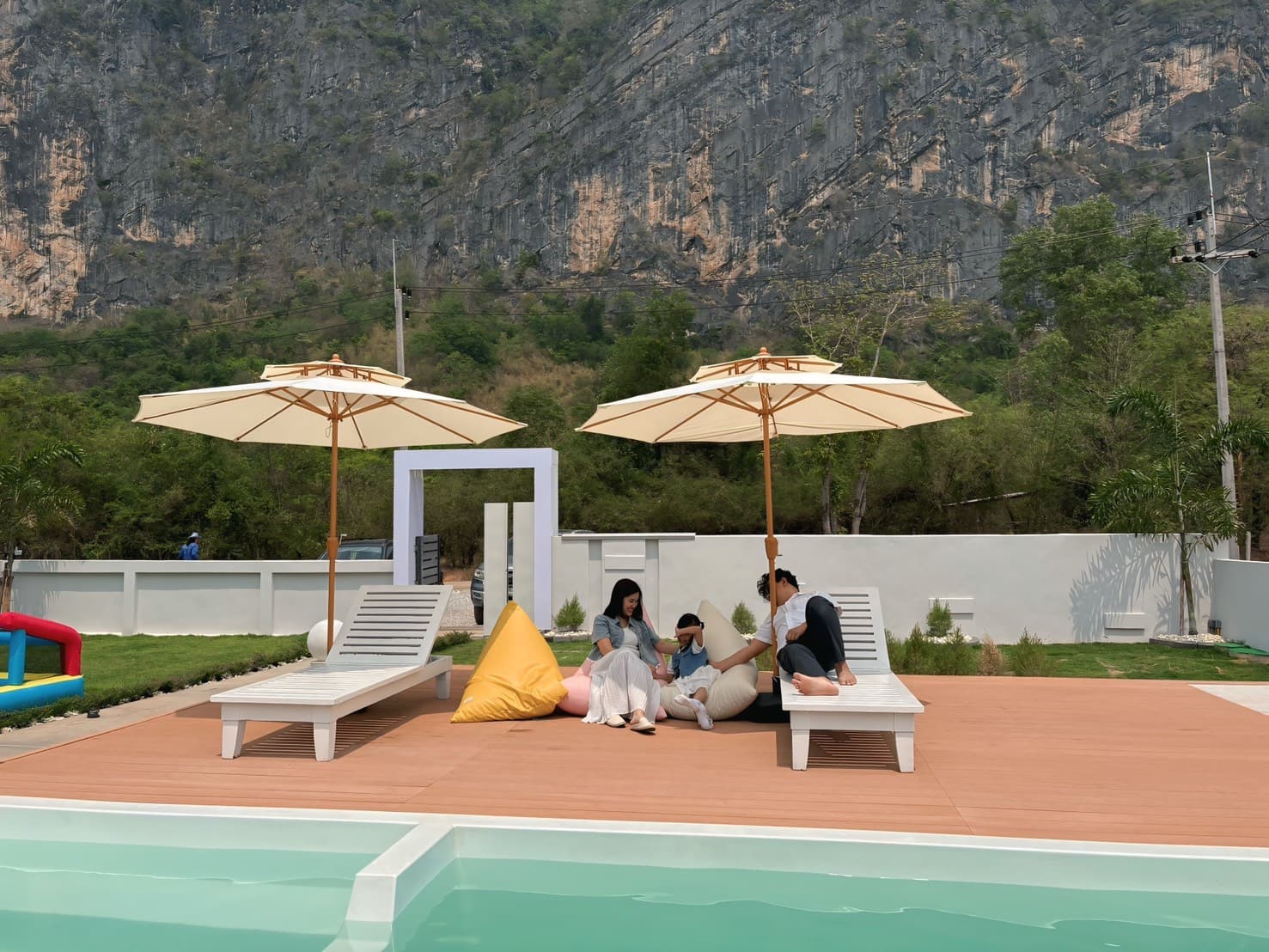 บ้านพักริมเขาภูผาม่าน